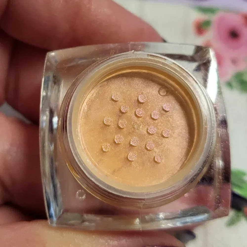 Lique Cheek and Eye lid Powder Lust
